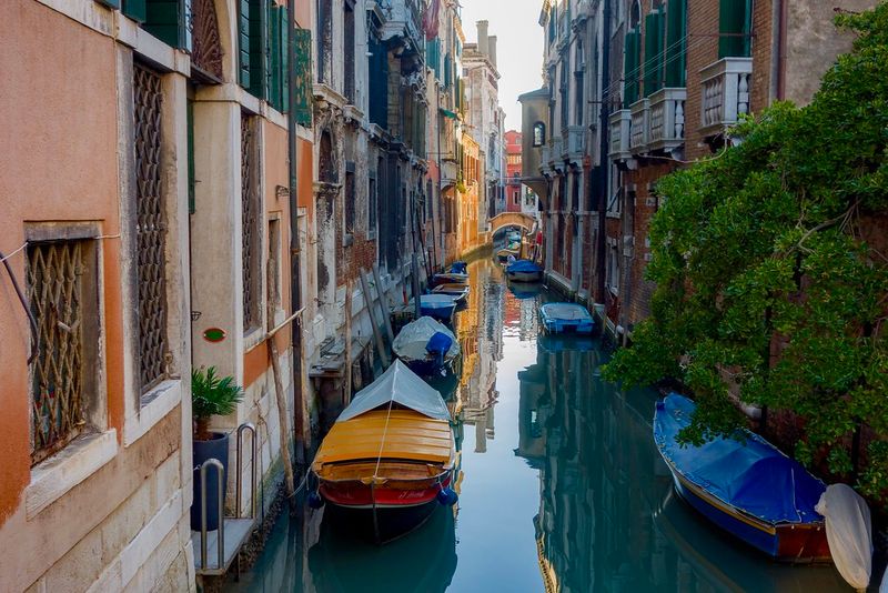 Follow the market mood into San Polo - then vanish into side lanes