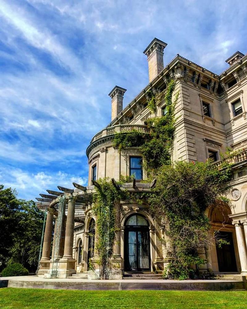 Newport: Where Love Meets Luxury