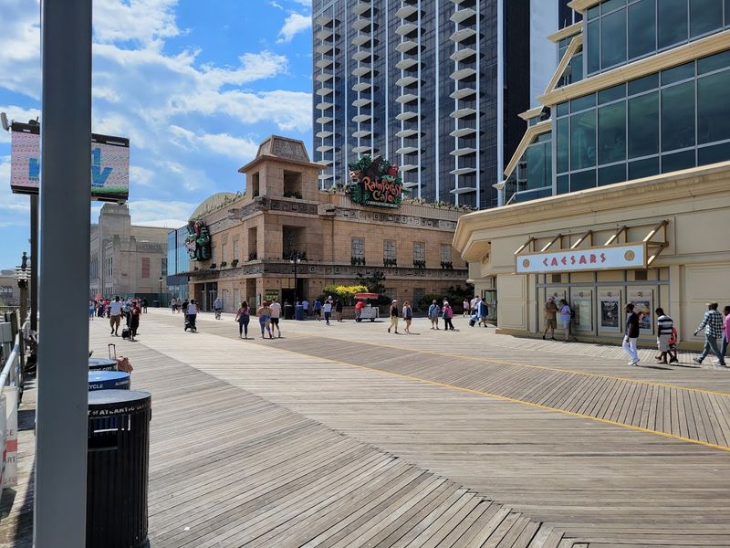 Boardwalk Food Culture: From Funnel Cake to Fresh Seafood