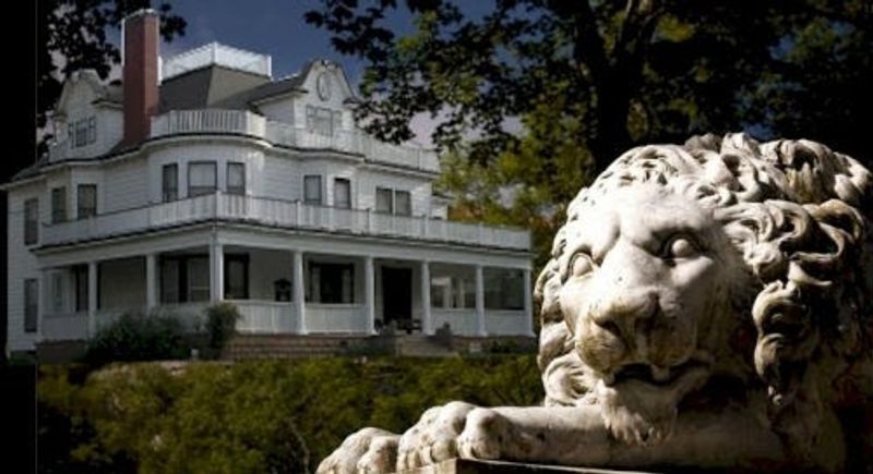 The Address, Location, and Setting of Stone Lion Inn