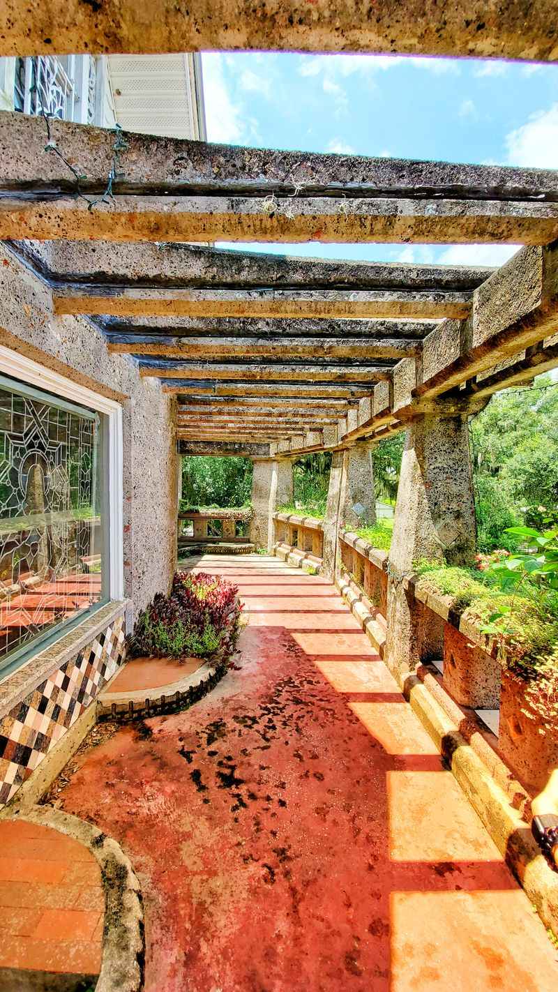 Breezeways That Outsmart Summer