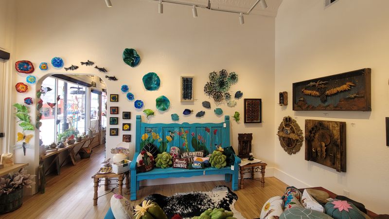 Art Galleries Pop Up in Unexpected Places