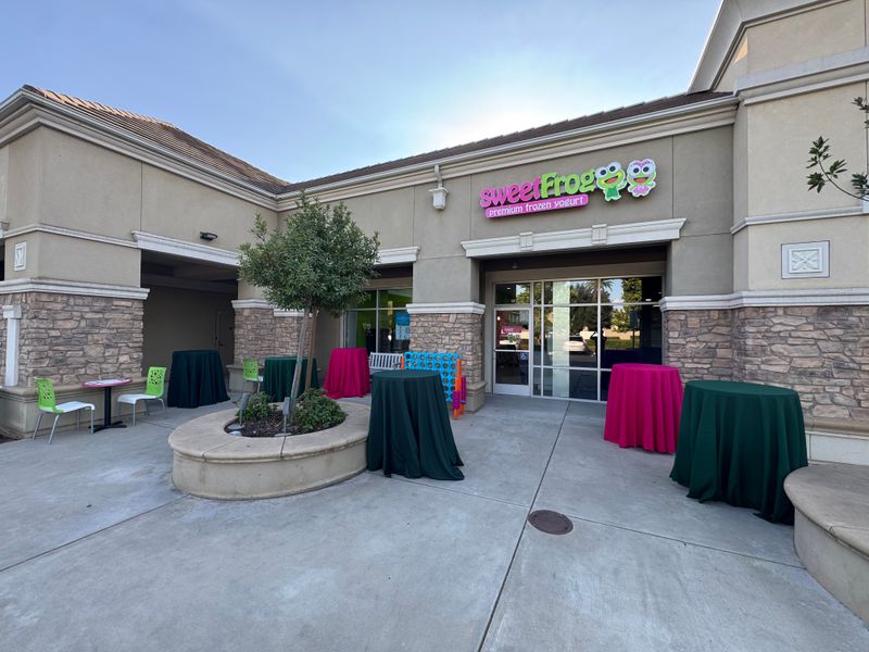 sweetFrog Premium Frozen Yogurt — Clovis, California