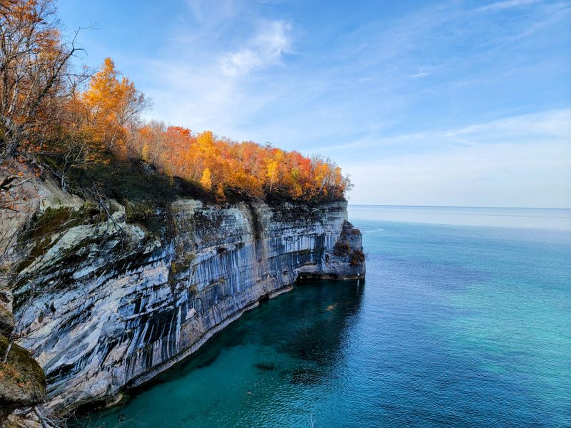 Pictured Rocks National Lakeshore – Cliffs and Caves