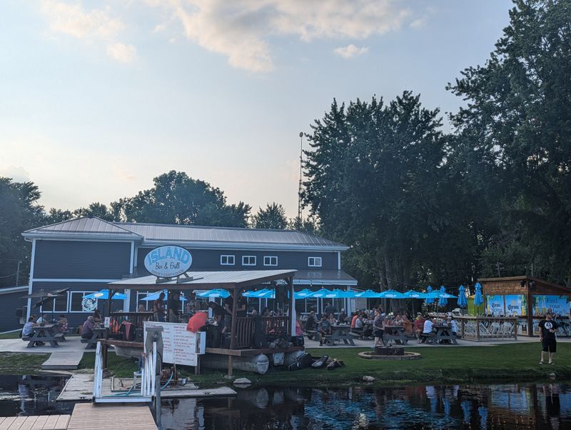 Island Bar & Grill, Fort Atkinson