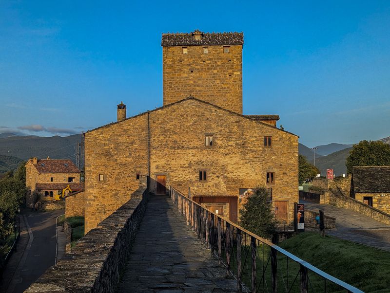 Aínsa — Fortress Town at the Pyrenees' Edge