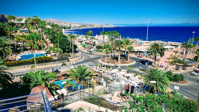 Gran Canaria (Canary Islands): a mini-continent island