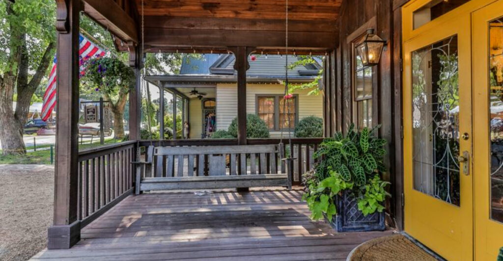 Tennessee Small Town That Feels Like a Step Back in Time – in the Best Way