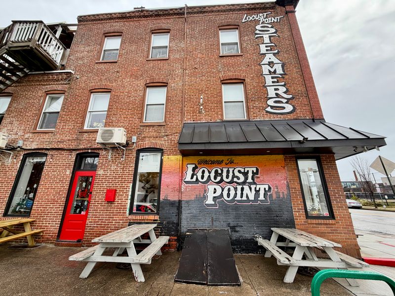 L.P. Steamers: Crab Picking Done Right