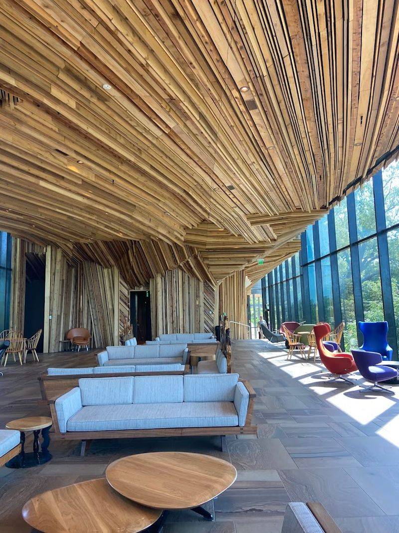 Williams Lodge and Redbud Cafe: Warming Up in Style