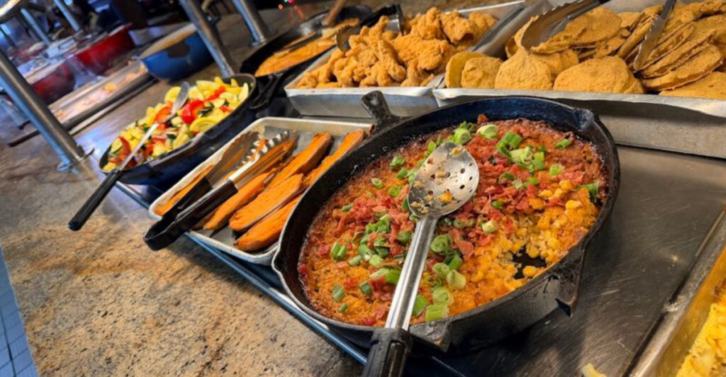 The Always-Packed Florida Buffet That Has Everyone Going Back for Seconds (and Thirds)