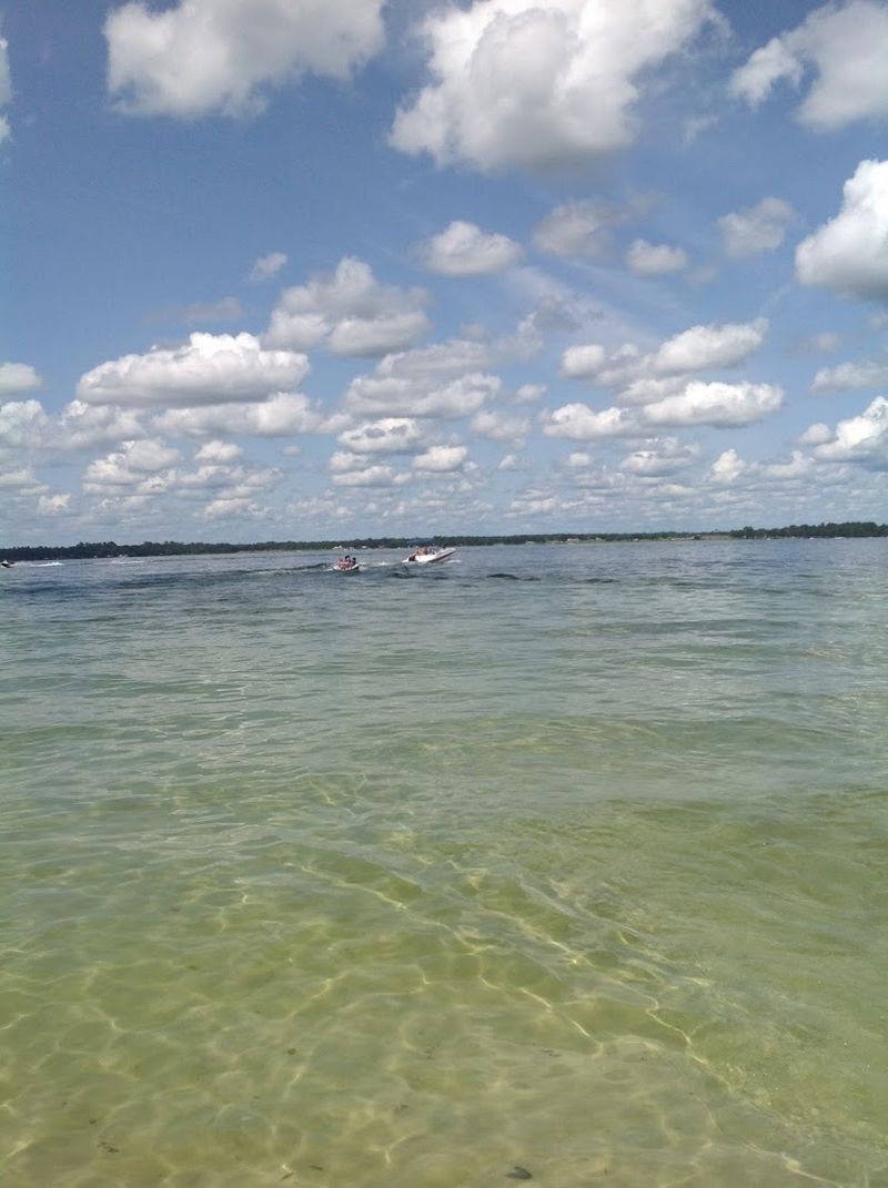Crystal-Clear Water That Puts Other Florida Lakes To Shame