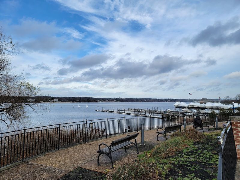 Public Parks And Easy Pauses