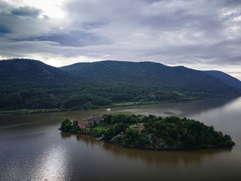 It Sits on Its Own Island