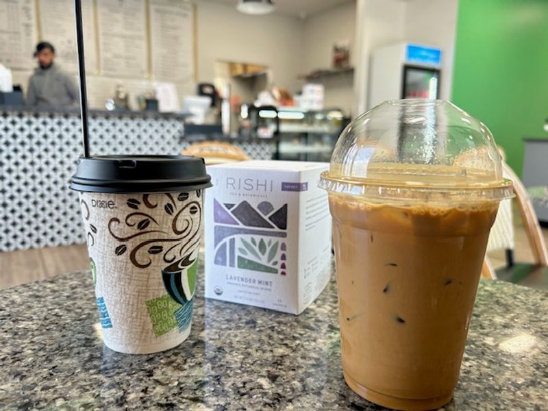 Smoothies, Teas, and the Non-Coffee Crowd