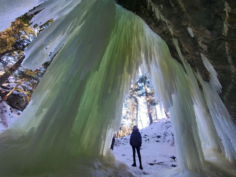 Photography at the Caves: Getting the Best Shots in Challenging Conditions
