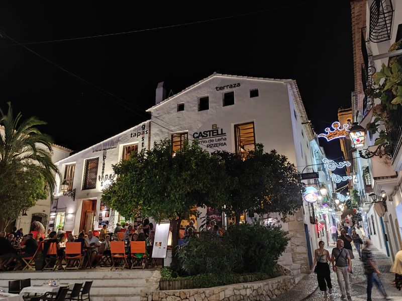 Vibrant Nightlife and Entertainment Scene