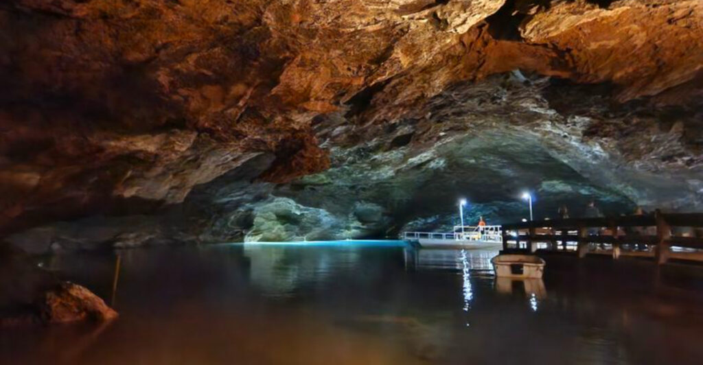 The Largest Underground Lake in the U.S. Has a Boat Tour And It’s Open Almost Every Day