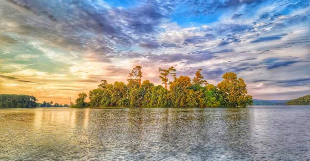 The Most Relaxing Alabama Mountain Towns for a Low-Key Escape