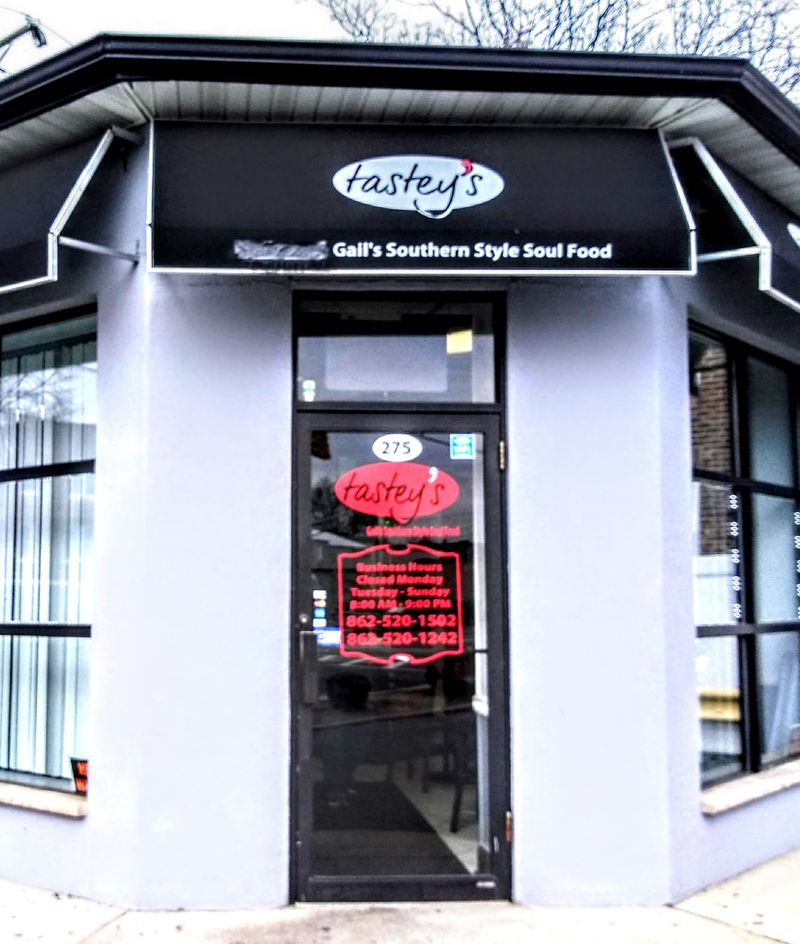 Tastey's Gail's Southern Style Soul Food (East Orange)
