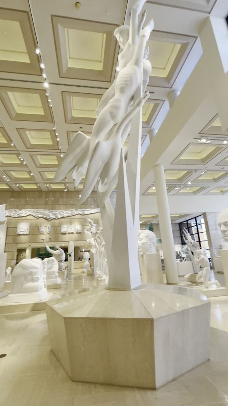 The Main Gallery and Its Breathtaking Scale