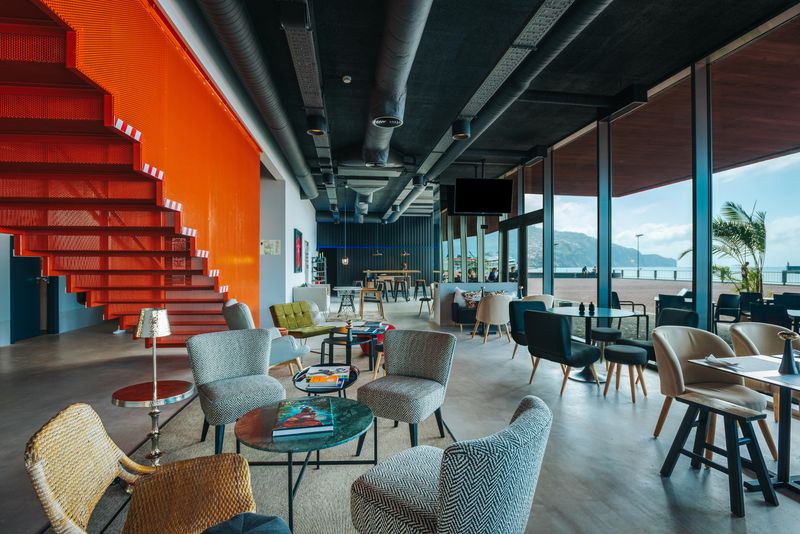 You can do it as a simple 2-stop mini-itinerary