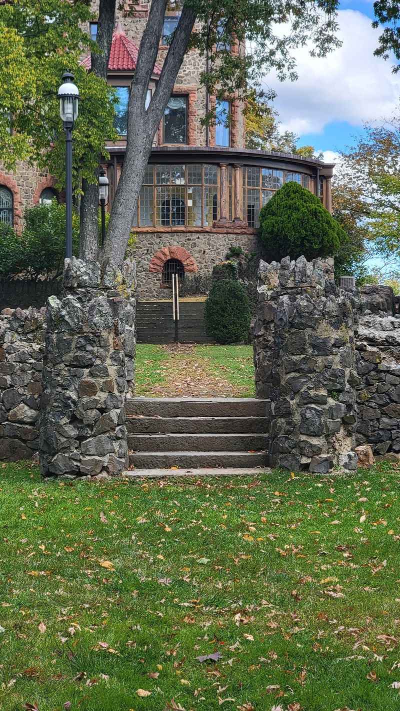 Grounds made for slow wandering