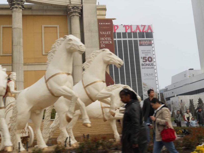 Big-Name Artists Actually Tour Here