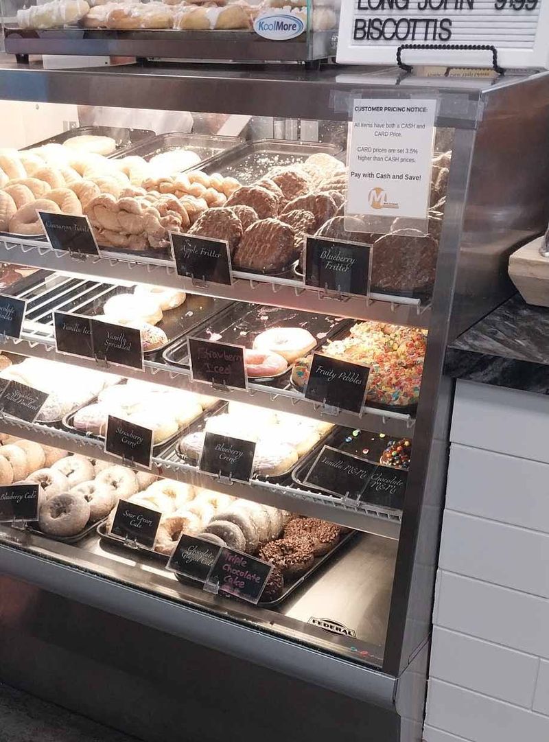 Hot Donuts That Actually Squeak With Freshness