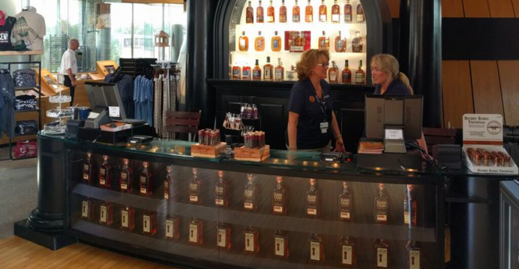 This Charming Kentucky Town Blends Bourbon Culture With Small-Town Beauty