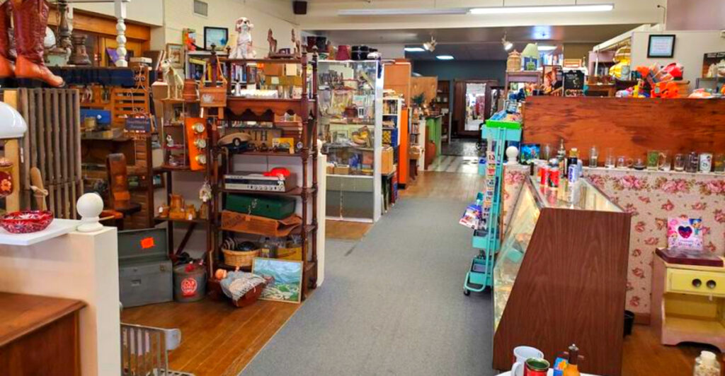 This Enormous Antique Market in Michigan Is So Good, You’ll Want to Stay All Day