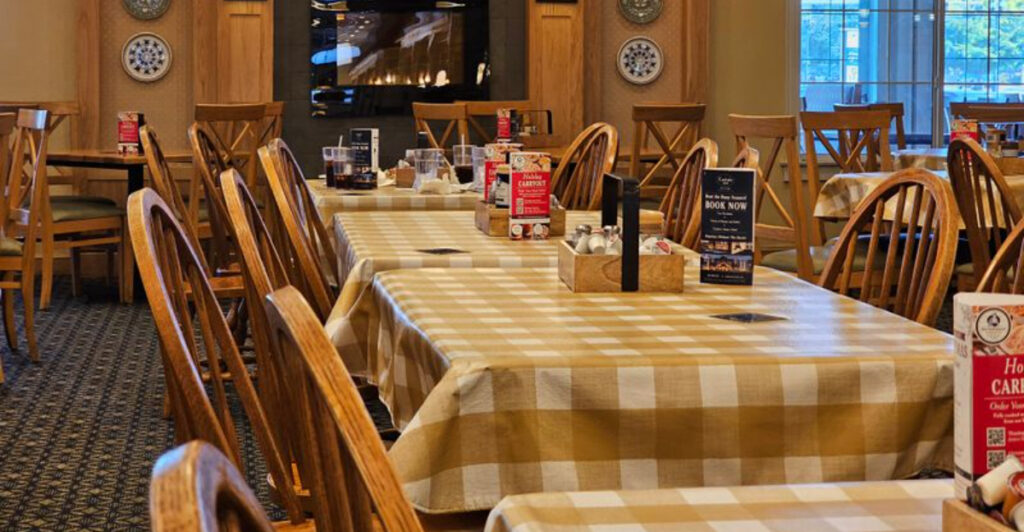 This Famous Florida Restaurant Has Diners Clearing Their Schedules to Visit