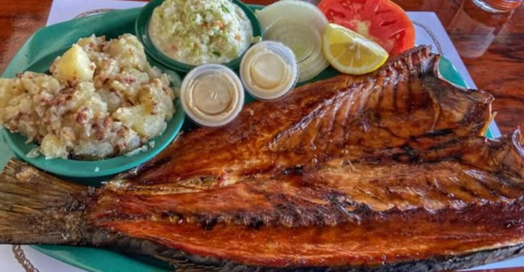 This Florida Diner’s Friday Fish Fry Has Locals Lining Up