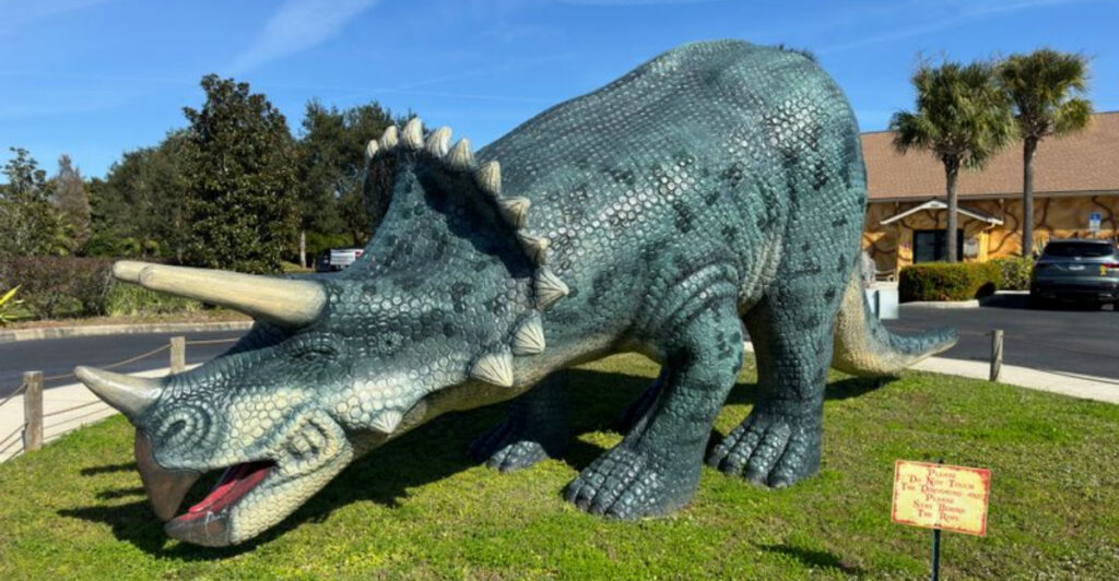 This Florida Theme Park Lets You Stroll Among Life-Size Dinosaurs