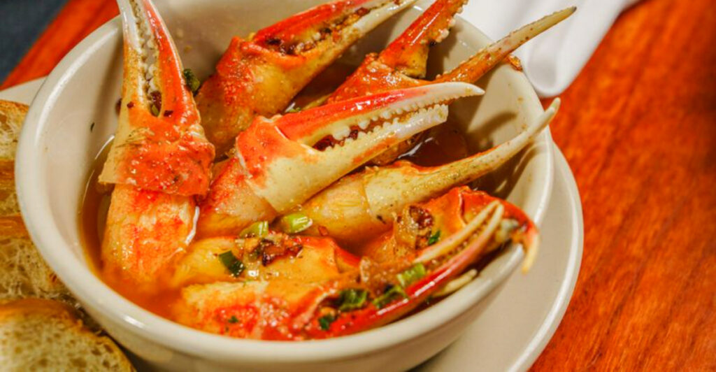This Florida Waterfront Seafood Restaurant Has 4.5 Stars and Nearly 10,000 Reviews