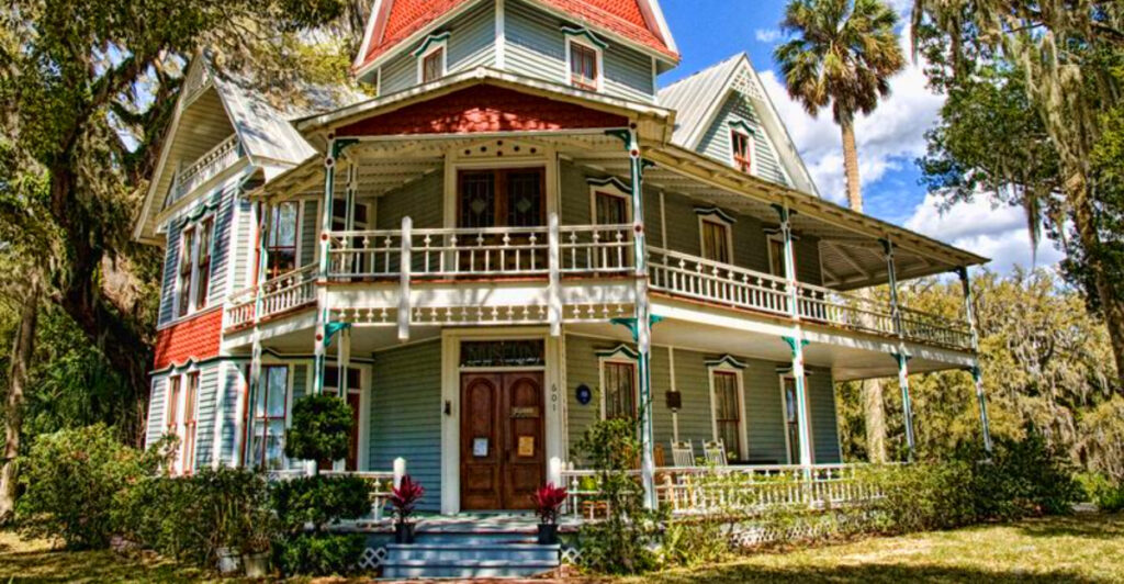 This Historic Florida Home Has a Seriously Haunted Reputation