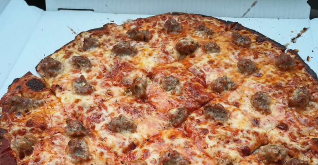 This Milwaukee Pizzeria Feels Like a Time Capsule for Classic Thin-Crust Pizza Lovers