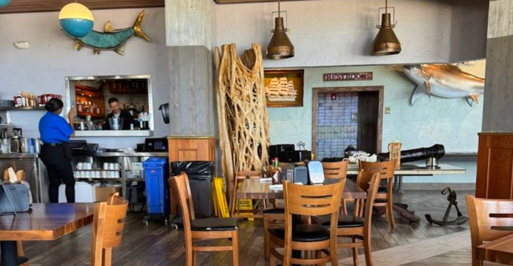 This Modest Florida Restaurant Hides A Seafood Buffet Locals Swear By