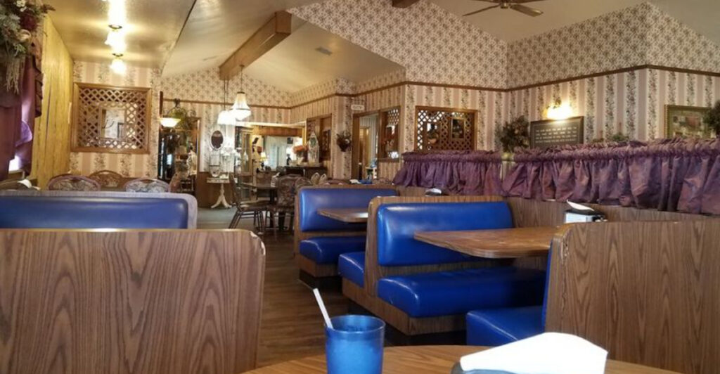 This Oklahoma Buffet Is the Coziest Spot for Endless Comfort Food
