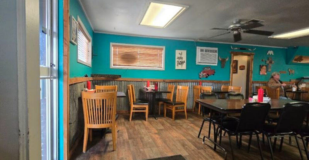 This Oklahoma Hole-in-the-Wall Serves Fried Chicken That Blows the Doors Off
