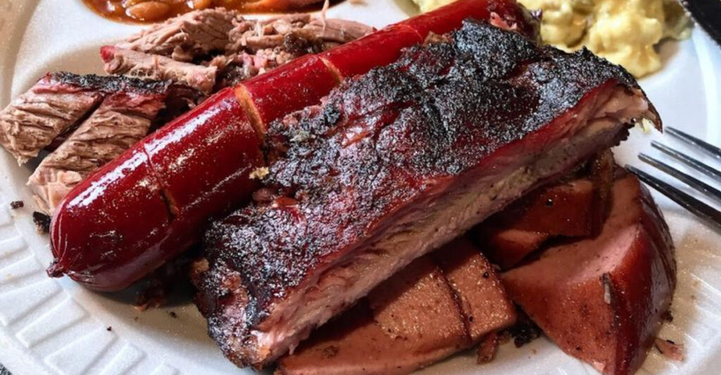 This Oklahoma Smokehouse Draws Hungry Fans From Miles Around