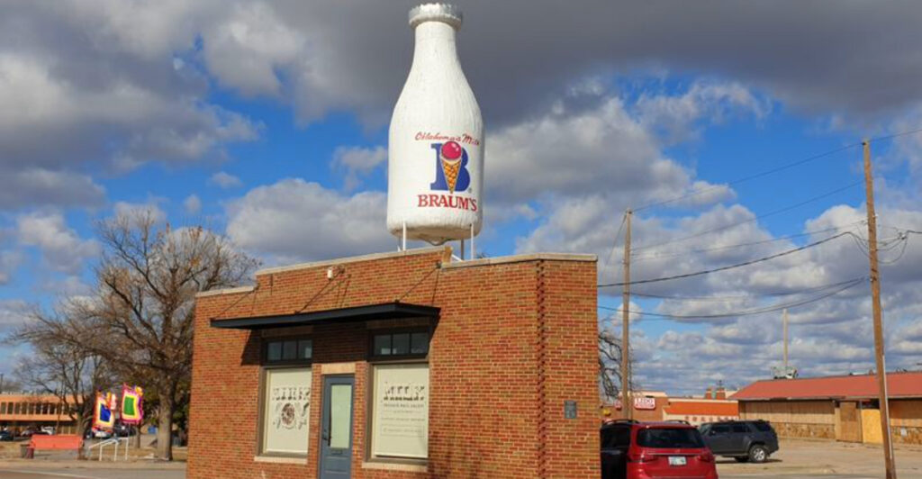This Retro Oklahoma Roadside Attraction Is Pure Nostalgia