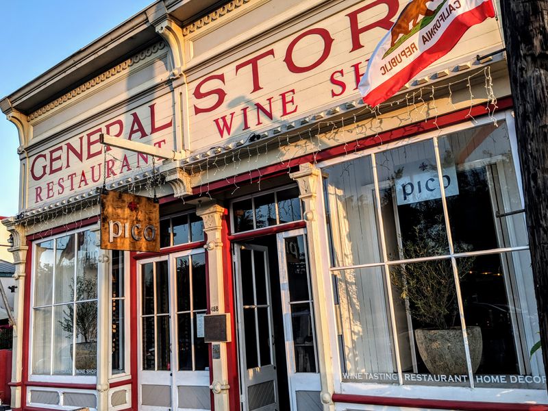 Bell Street’s First Walk: Grain, Timber, and Slow Mornings