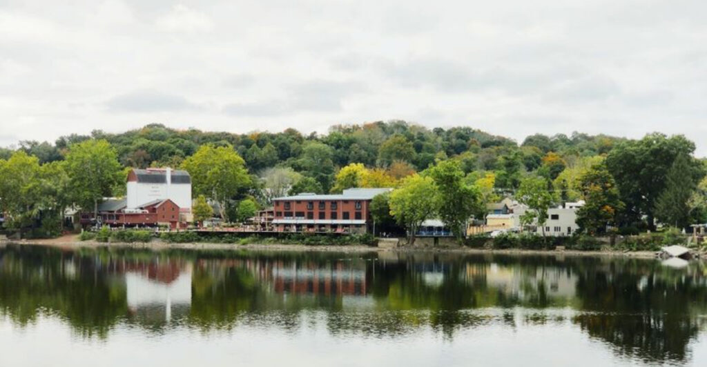 This Storybook Canal Town in New Jersey Looks Too Perfect to Be Real