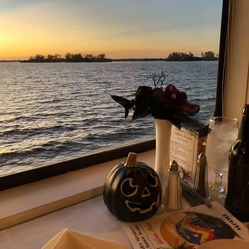 Clues in the Aisles, Laughs at the Table