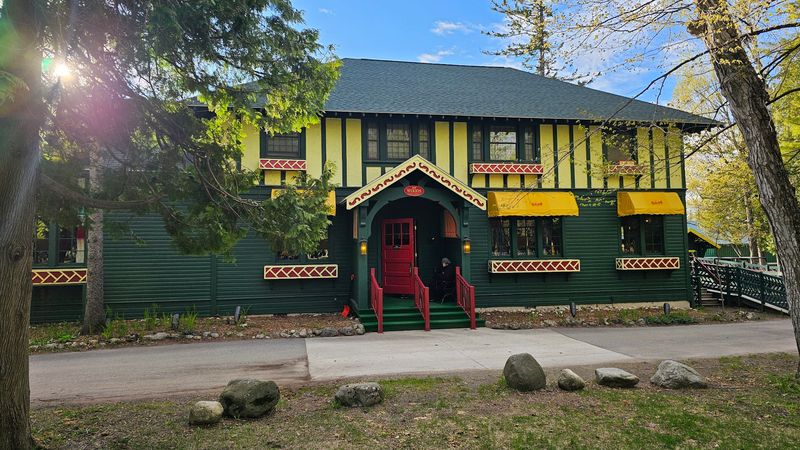 Woods Restaurant and Bobby's Bar, Mackinac Island