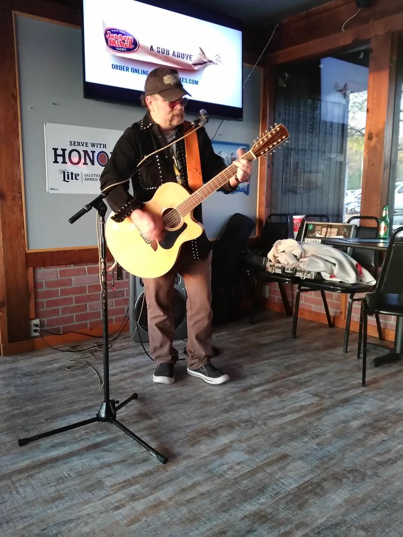 Live Music Amplifies the Atmosphere