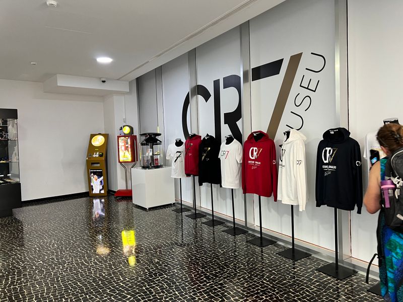 The shop is CR7-focused (not a generic football megastore)