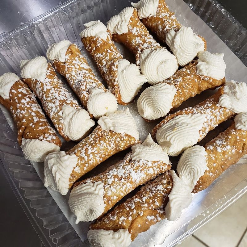 Cannoli Filled to Order, the Right Way