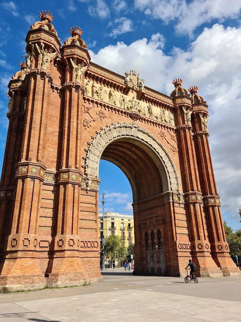 Arc de Triomf — Neo-Mudéjar Urban Gate